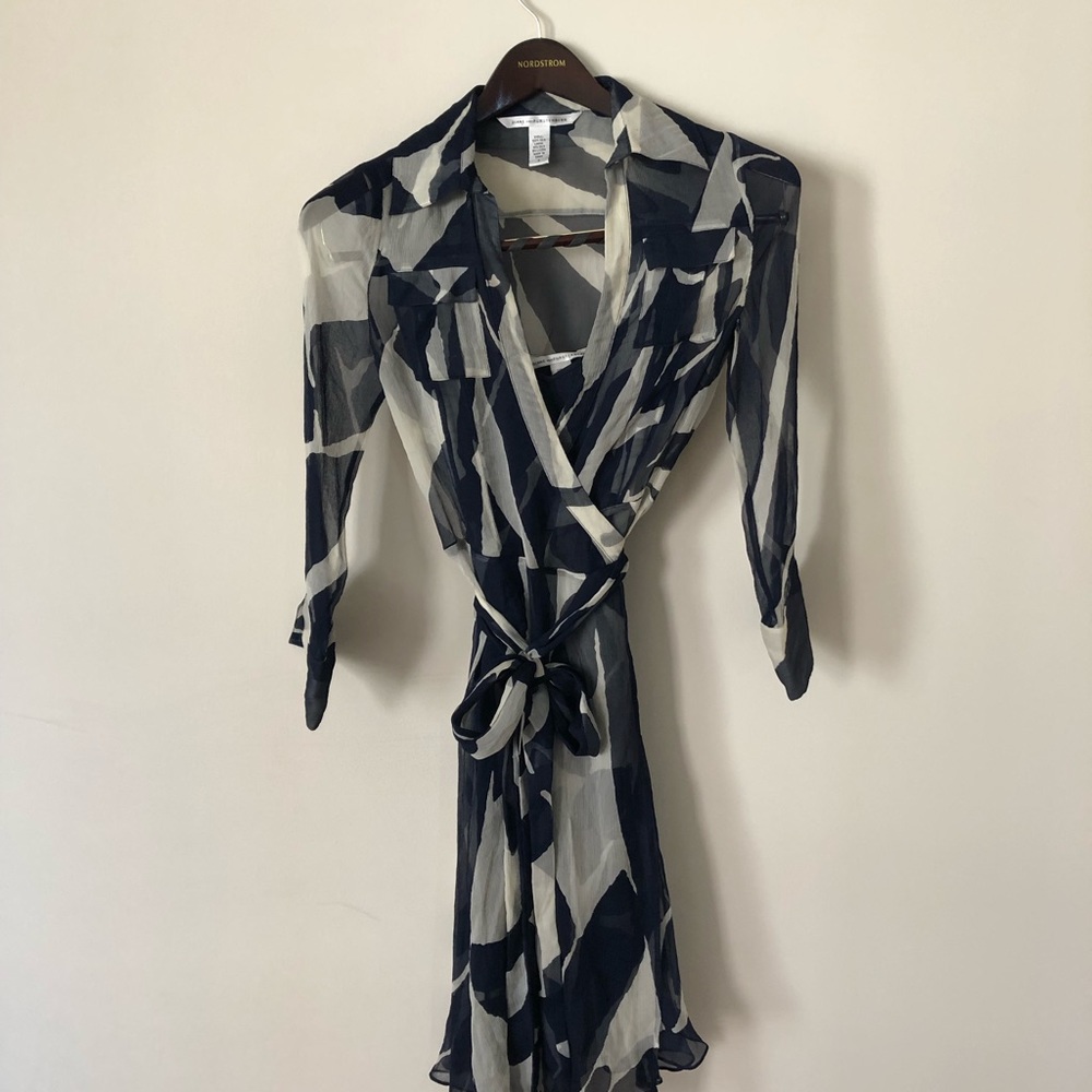 DVF silk chiffon wrap dress sz. 4